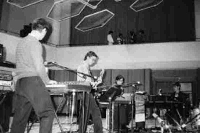 Birdsongs of the Mesozoic